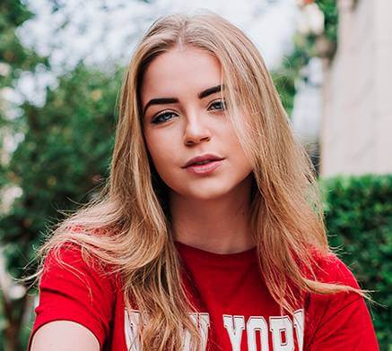 Julia Holmes